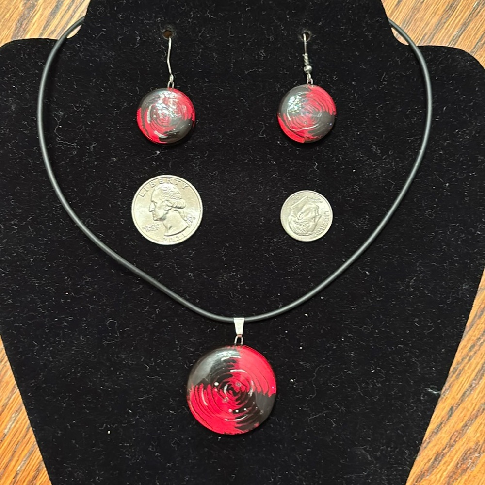 Red and black glass necklace and pierced earrings set